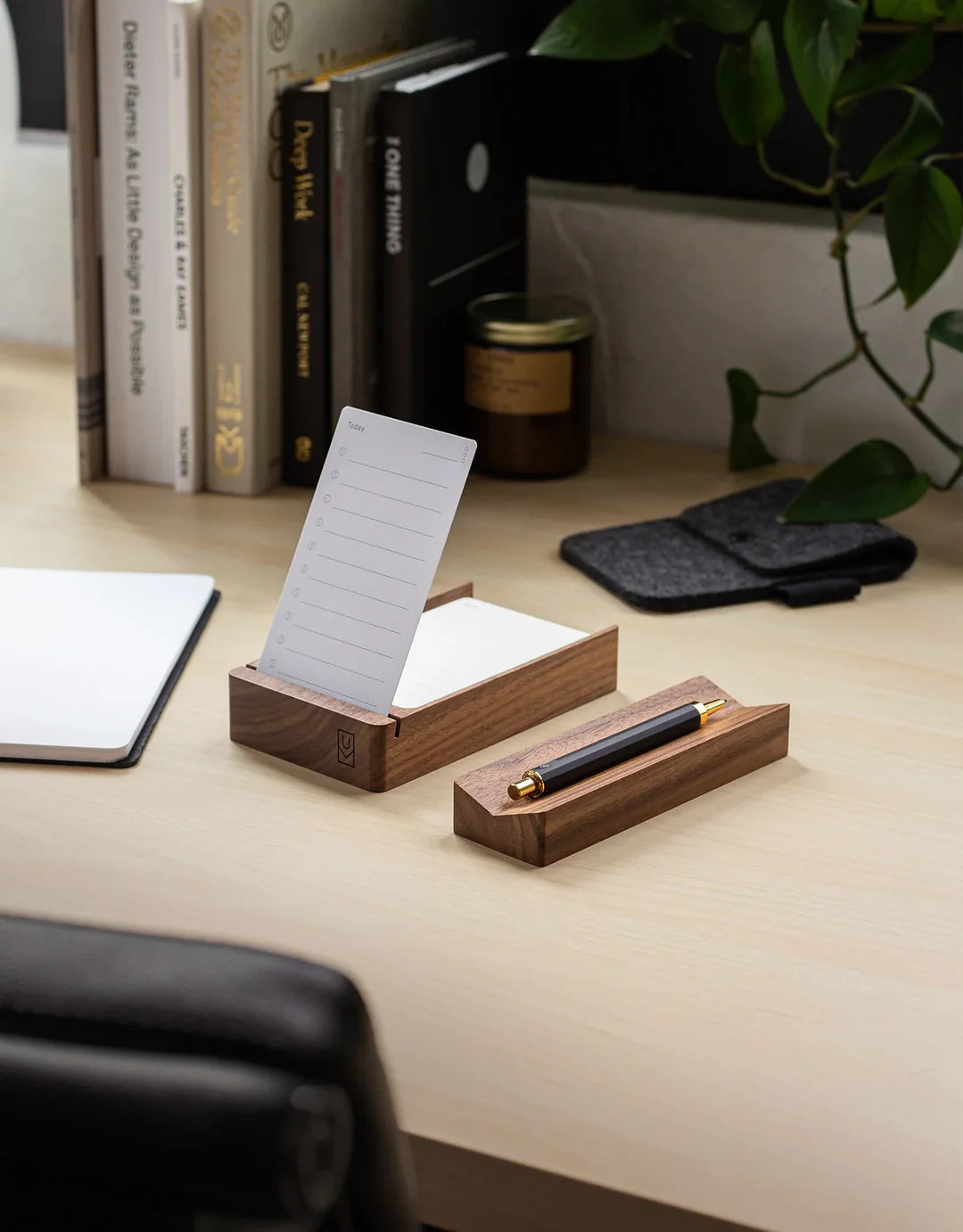DESK DECLUTTERING